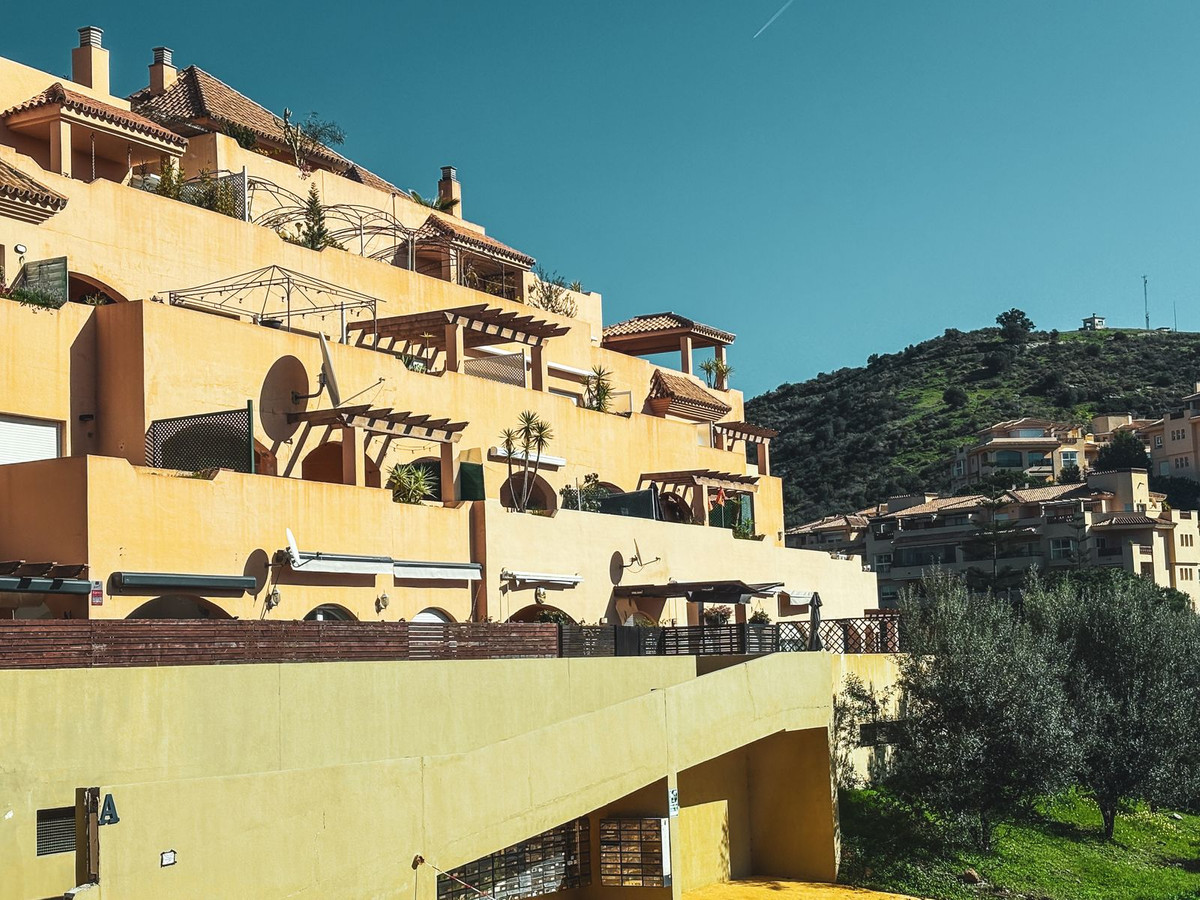 2 Bed Apartment for sale in Calahonda Costa Del Sol, Málaga, Spain
