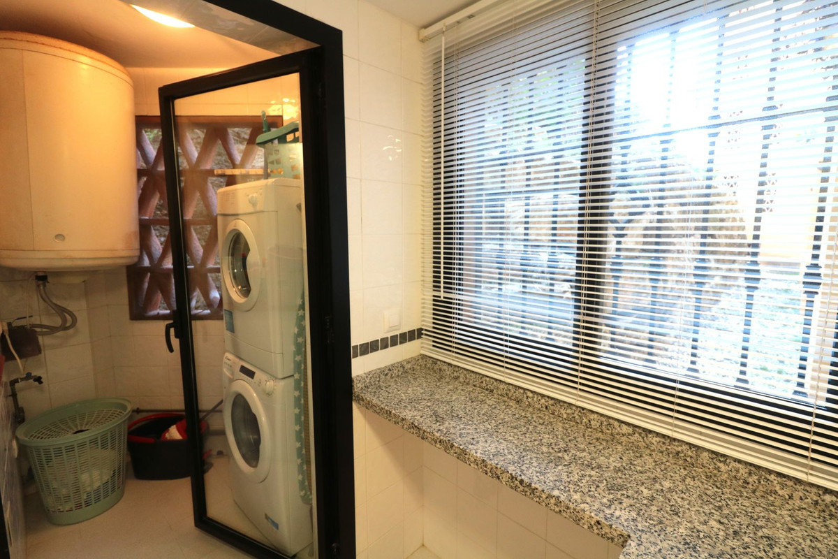 Se vende Apartamento Planta Baja de 3 dormitorios en Costa Del Sol, Málaga, España