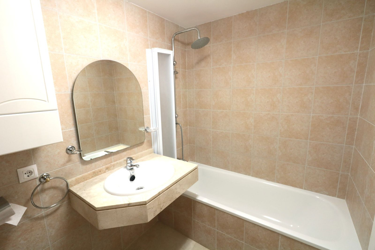 Se vende Apartamento Planta Baja de 3 dormitorios en Costa Del Sol, Málaga, España