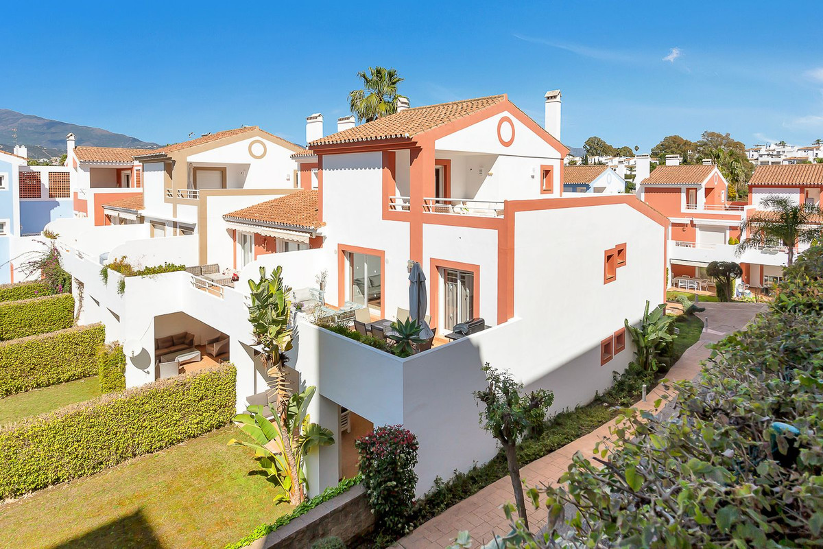 3 Bed Apartment for sale in New Golden Mile Costa Del Sol, Málaga, Spain