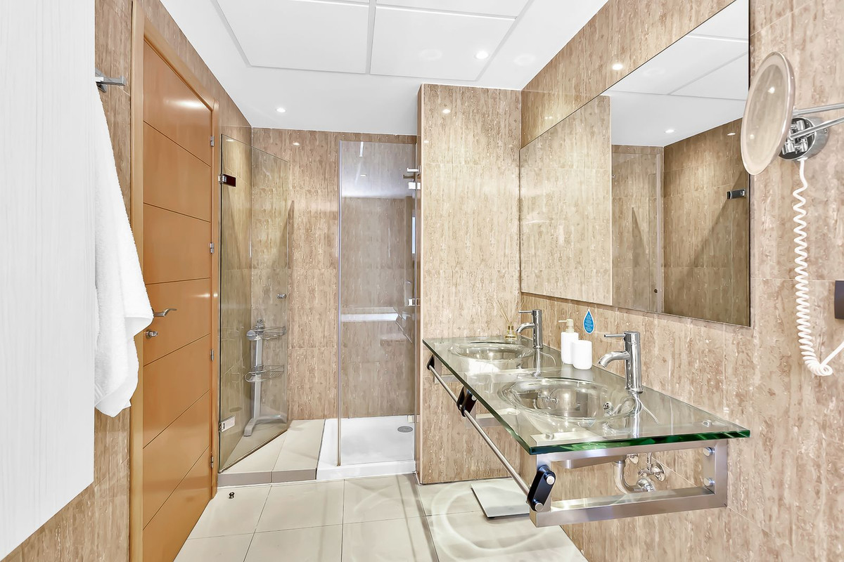 3 Bed Apartment for sale in New Golden Mile Costa Del Sol, Málaga, Spain