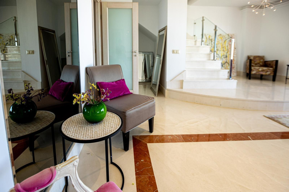 5 Bed Apartment for sale in Mijas Costa Del Sol, Málaga, Spain