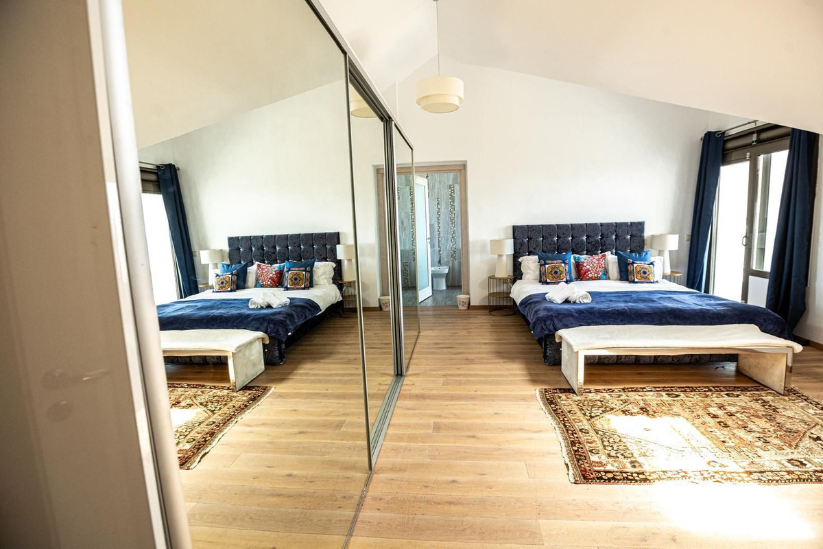 5 Bed Apartment for sale in Mijas Costa Del Sol, Málaga, Spain
