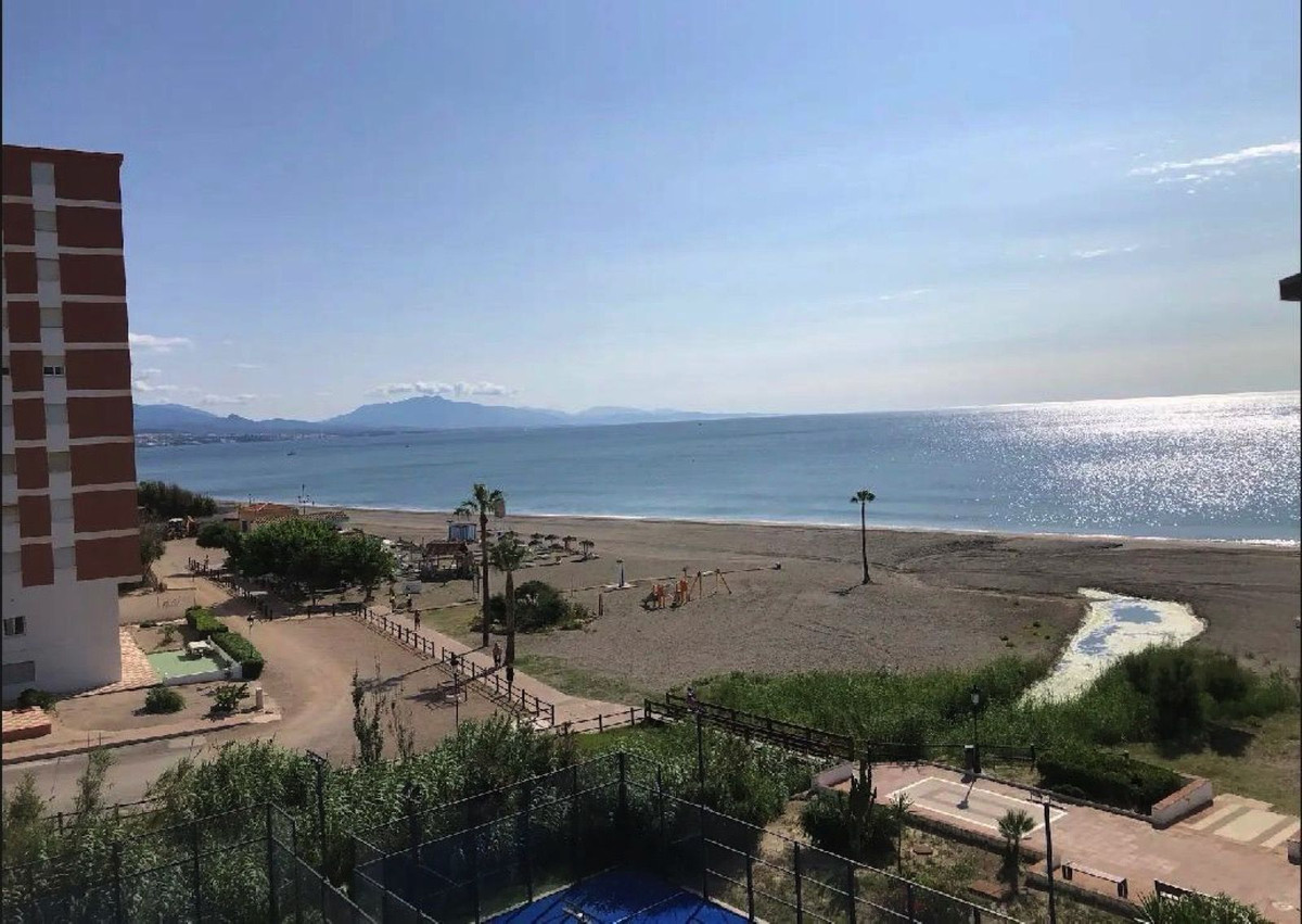 3 Bed Apartment for sale in La Duquesa Costa Del Sol, Málaga, Spain