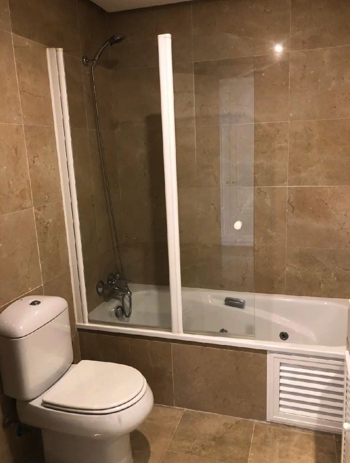 3 Bed Apartment for sale in La Duquesa Costa Del Sol, Málaga, Spain
