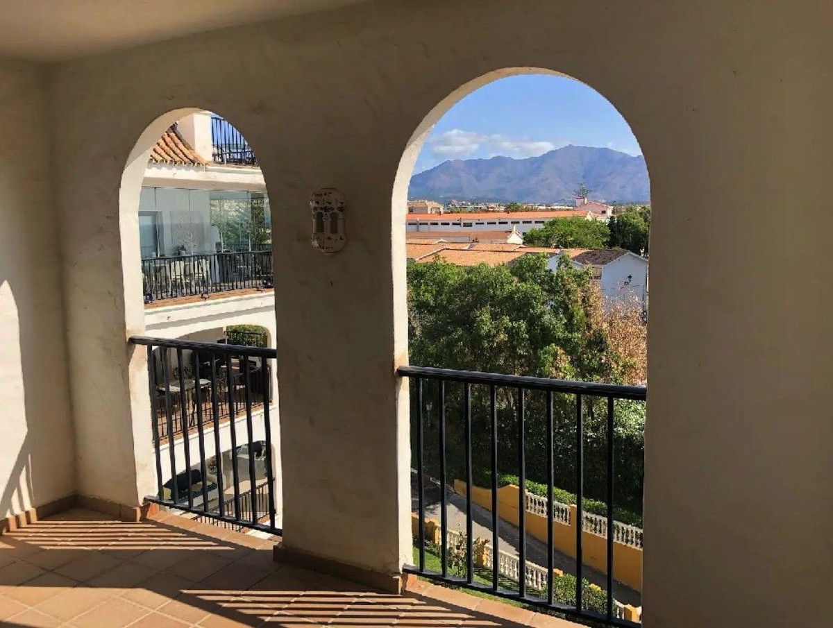 3 Bed Apartment for sale in La Duquesa Costa Del Sol, Málaga, Spain