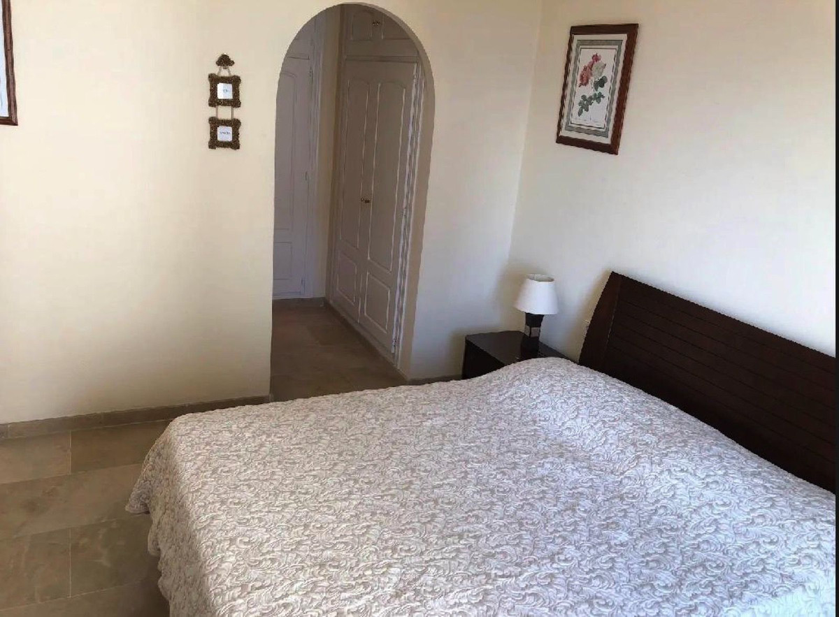 3 Bed Apartment for sale in La Duquesa Costa Del Sol, Málaga, Spain