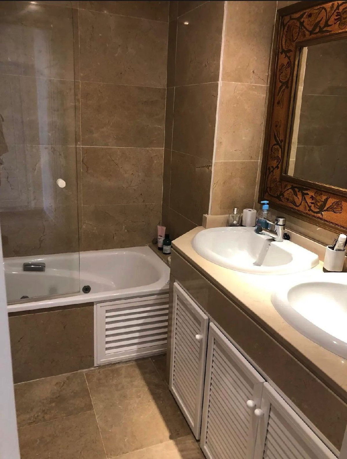 3 Bed Apartment for sale in La Duquesa Costa Del Sol, Málaga, Spain