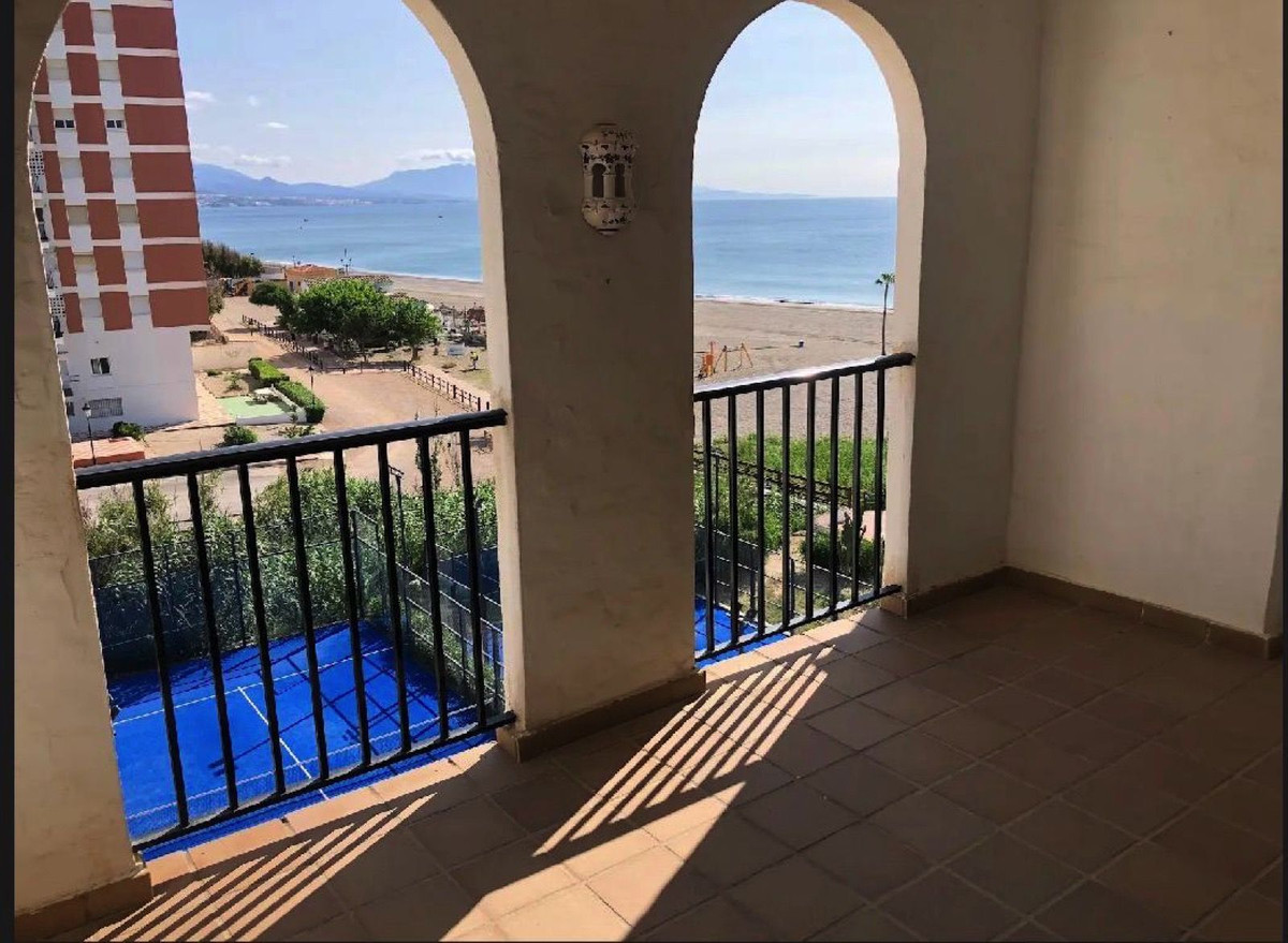 3 Bed Apartment for sale in La Duquesa Costa Del Sol, Málaga, Spain