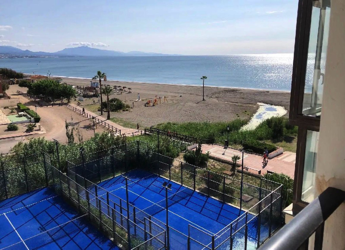 3 Bed Apartment for sale in La Duquesa Costa Del Sol, Málaga, Spain