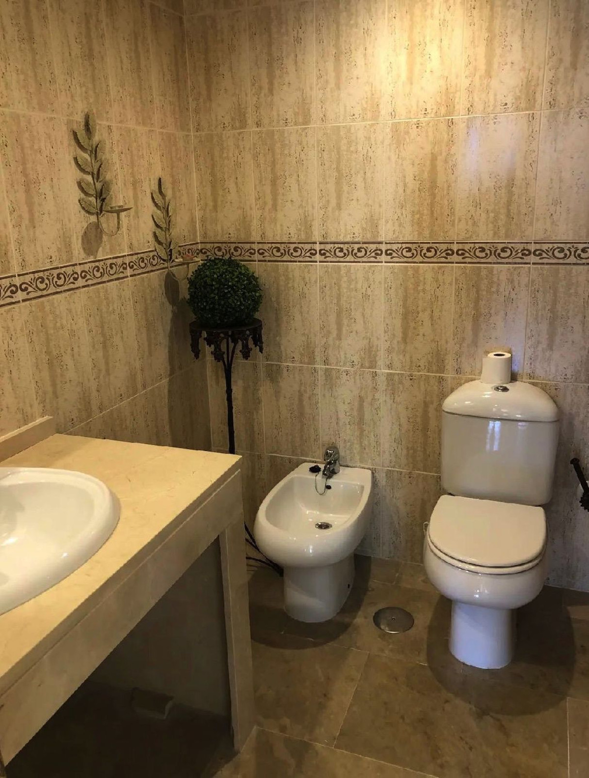 3 Bed Apartment for sale in La Duquesa Costa Del Sol, Málaga, Spain