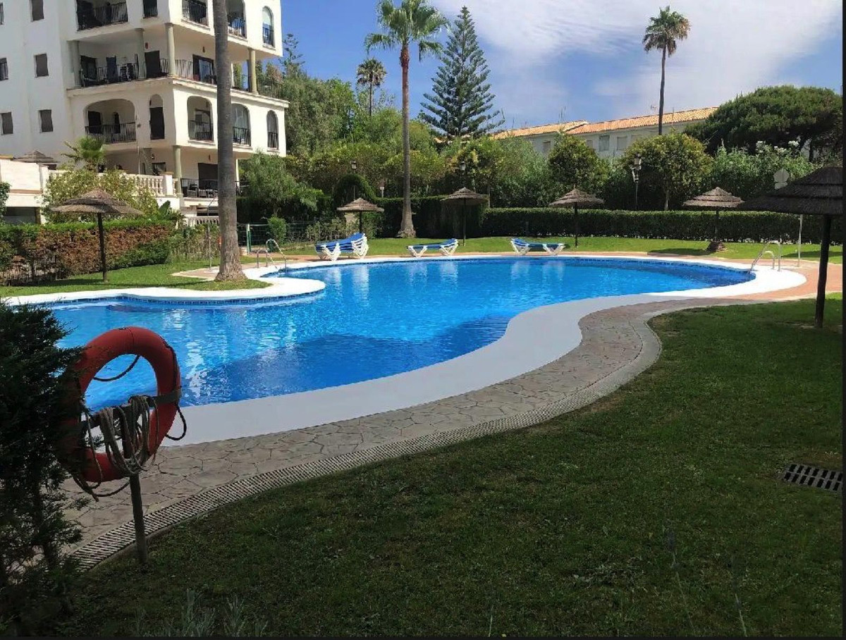 3 Bed Apartment for sale in La Duquesa Costa Del Sol, Málaga, Spain