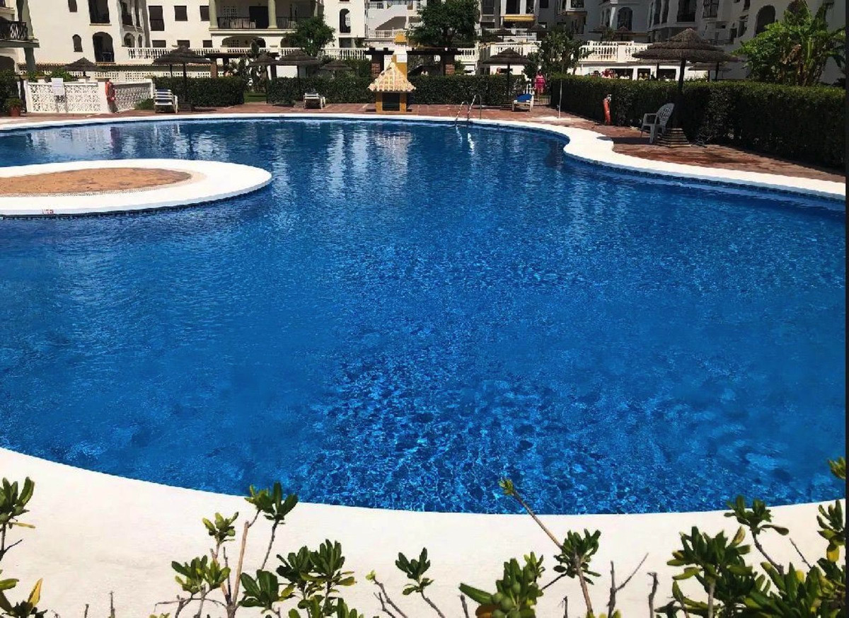 3 Bed Apartment for sale in La Duquesa Costa Del Sol, Málaga, Spain