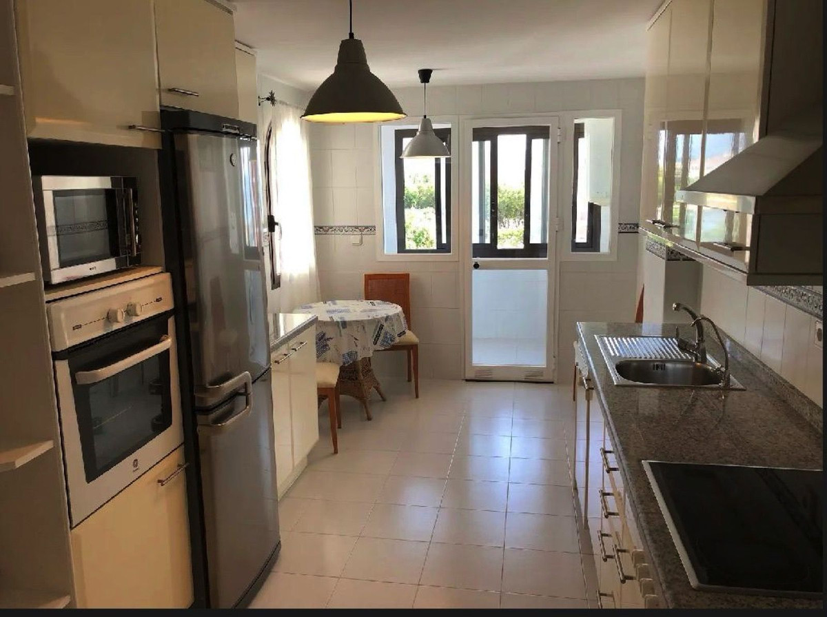 3 Bed Apartment for sale in La Duquesa Costa Del Sol, Málaga, Spain