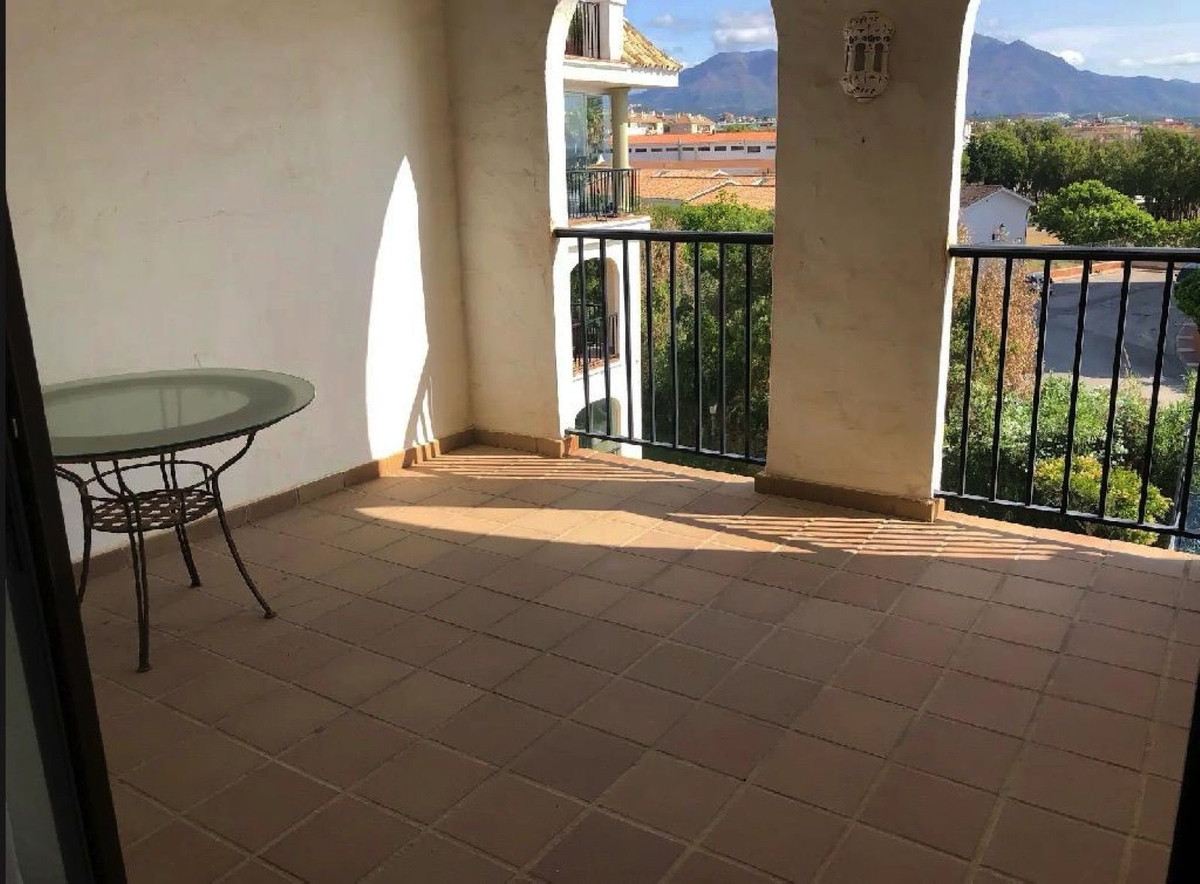 3 Bed Apartment for sale in La Duquesa Costa Del Sol, Málaga, Spain