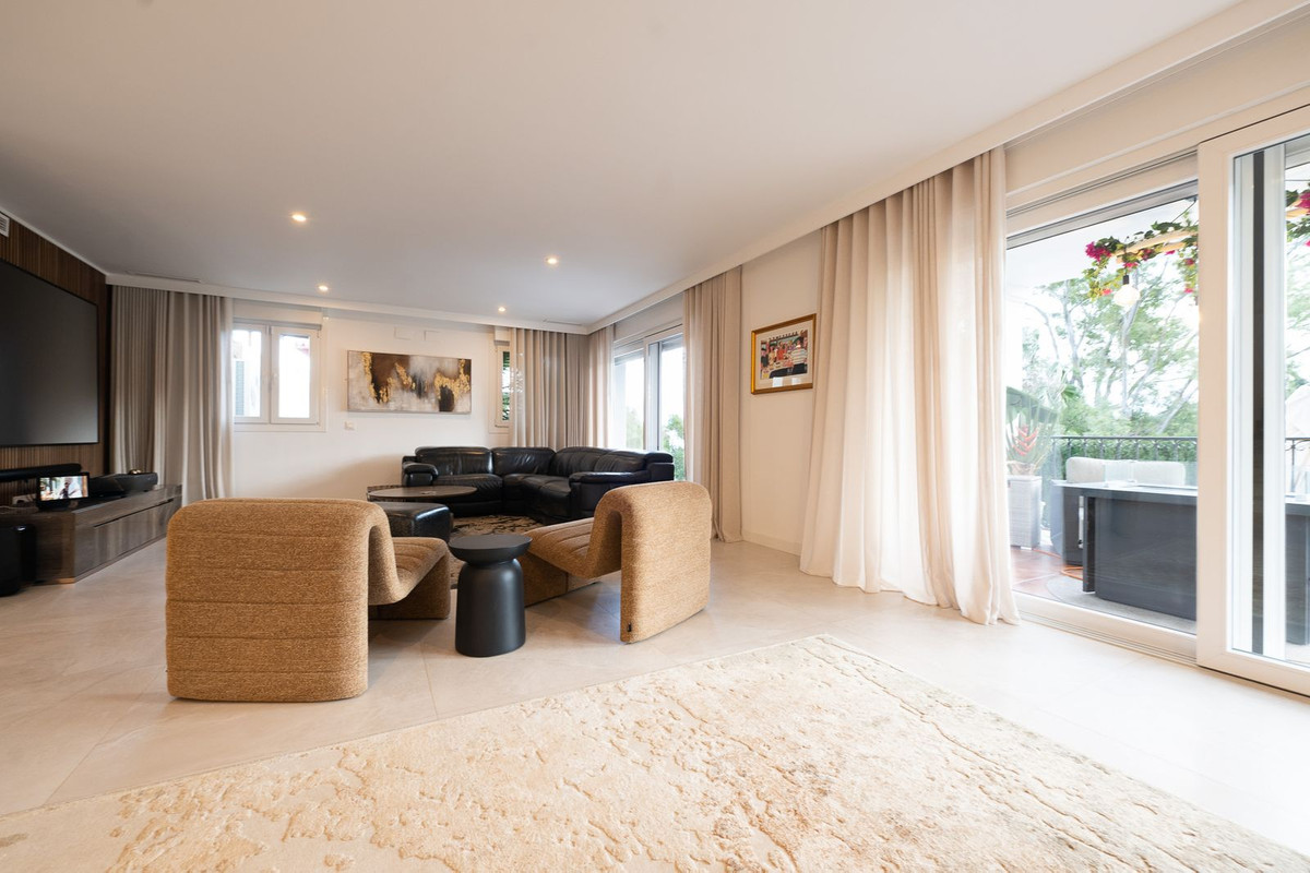 5 Bed Townhouse for sale in Benalmadena Costa Del Sol, Málaga, Spain
