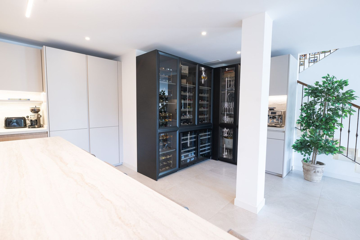 5 Bed Townhouse for sale in Benalmadena Costa Del Sol, Málaga, Spain