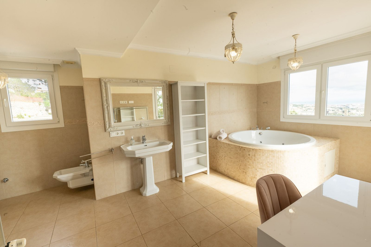 5 Bed Townhouse for sale in Benalmadena Costa Del Sol, Málaga, Spain