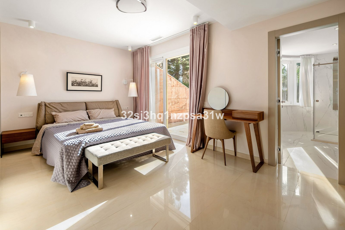 Se vende Apartamento Planta Baja de 6 dormitorios en Costa Del Sol, Málaga, España