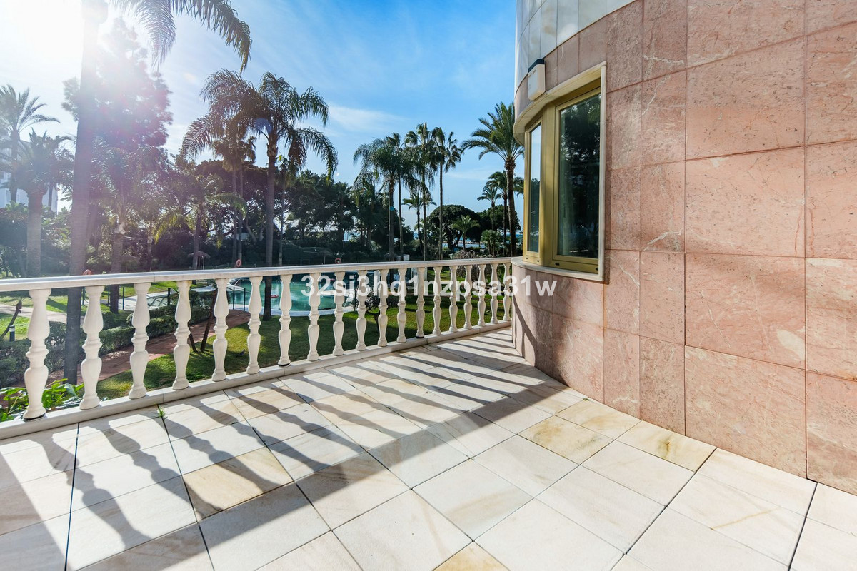 Se vende Apartamento Planta Baja de 6 dormitorios en Costa Del Sol, Málaga, España