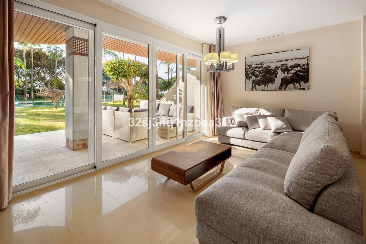 Se vende Apartamento Planta Baja de 6 dormitorios en Costa Del Sol, Málaga, España