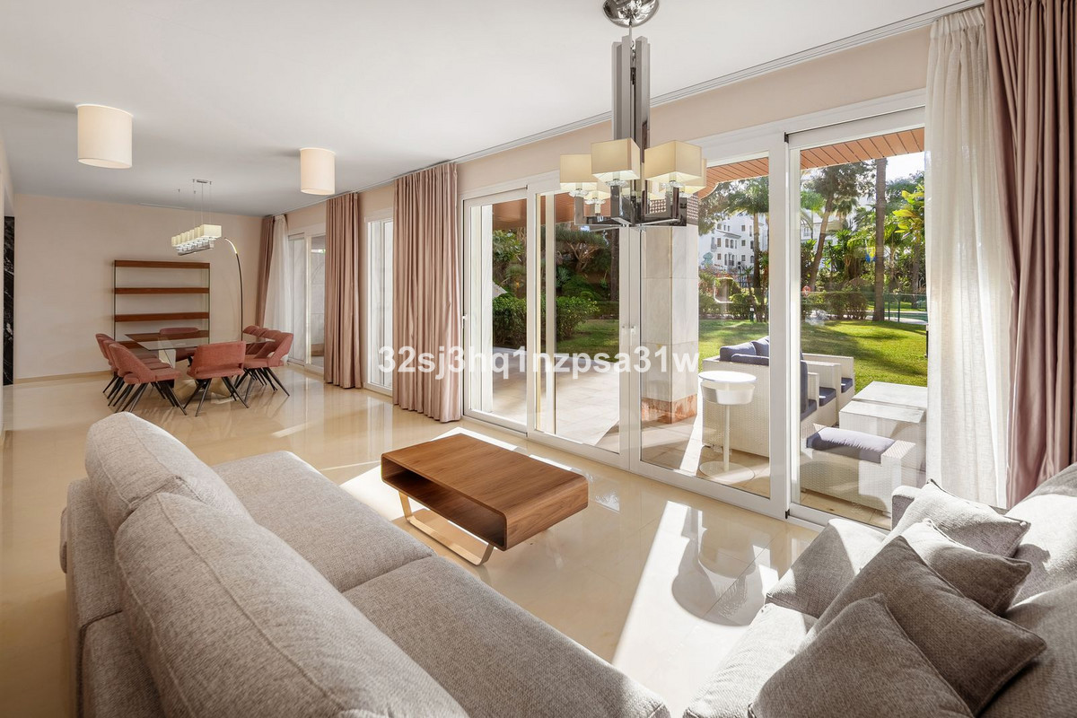 Se vende Apartamento Planta Baja de 6 dormitorios en Costa Del Sol, Málaga, España
