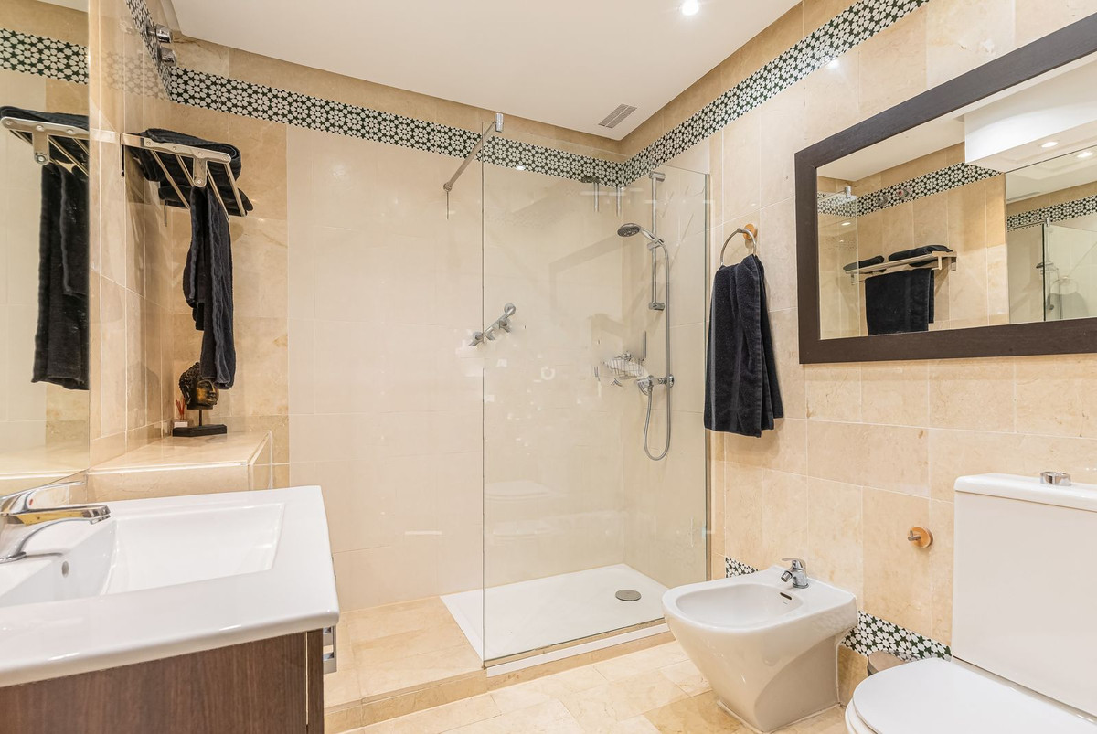 2 Bed Apartment for sale in Puerto Banús Costa Del Sol, Málaga, Spain