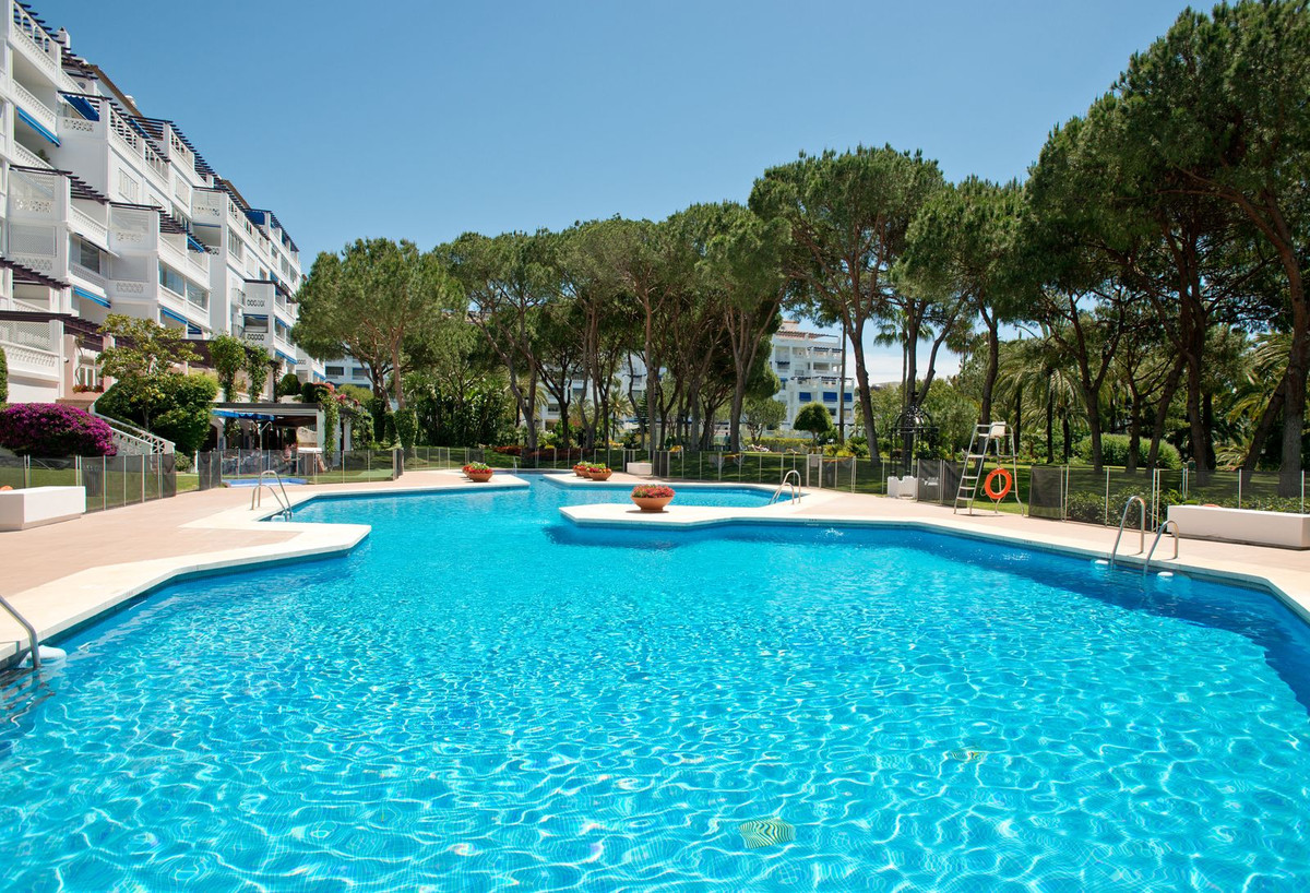 2 Bed Apartment for sale in Puerto Banús Costa Del Sol, Málaga, Spain