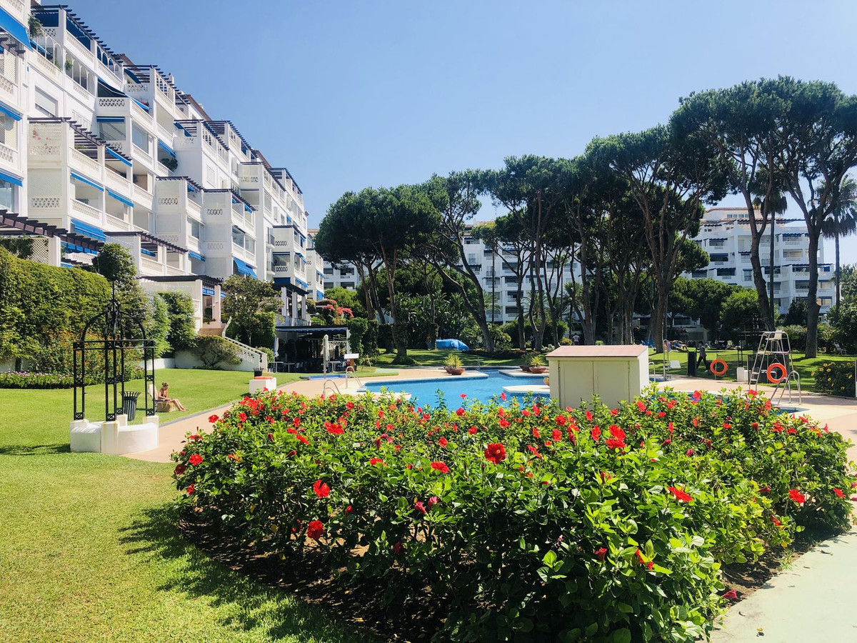 2 Bed Apartment for sale in Puerto Banús Costa Del Sol, Málaga, Spain