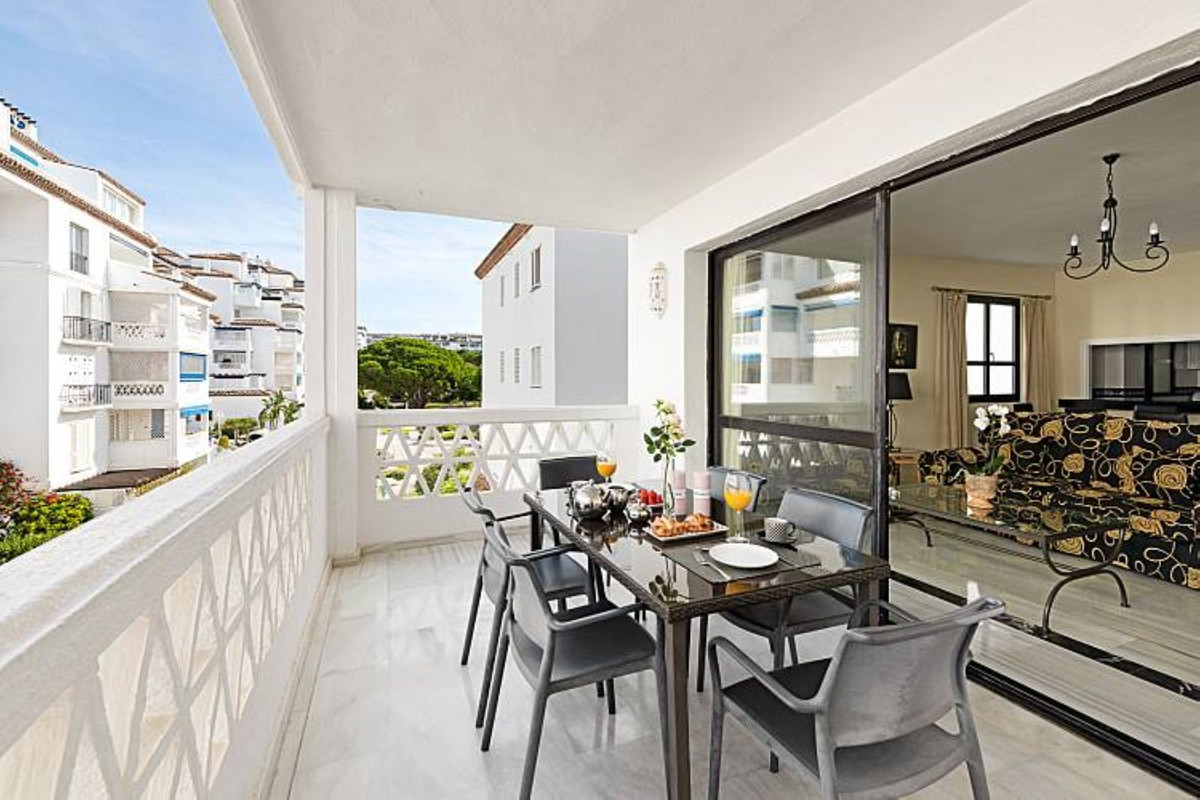 2 Bed Apartment for sale in Puerto Banús Costa Del Sol, Málaga, Spain