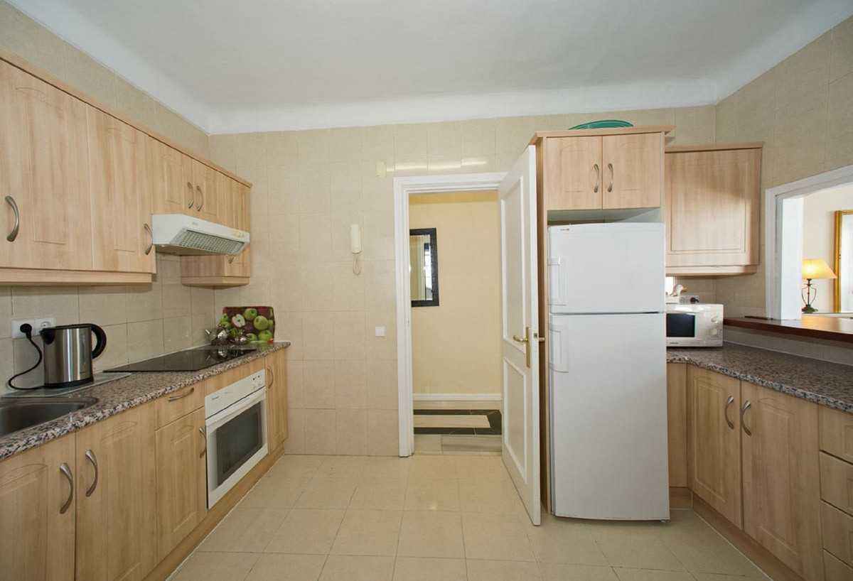 2 Bed Apartment for sale in Puerto Banús Costa Del Sol, Málaga, Spain