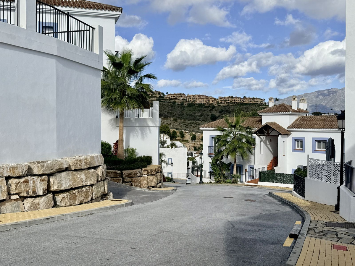 3 Bed Apartment for sale in Benahavís Costa Del Sol, Málaga, Spain