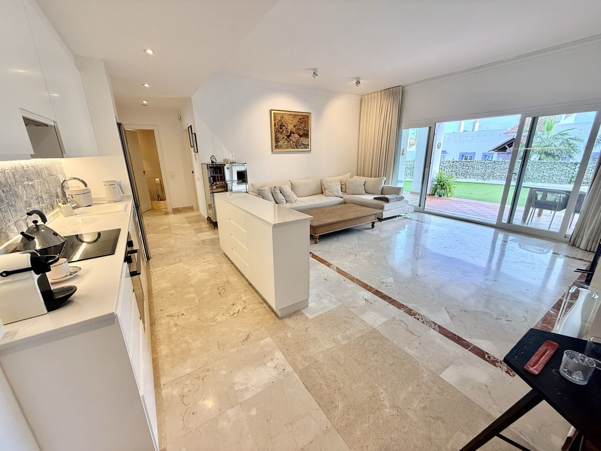 3 Bed Apartment for sale in Benahavís Costa Del Sol, Málaga, Spain