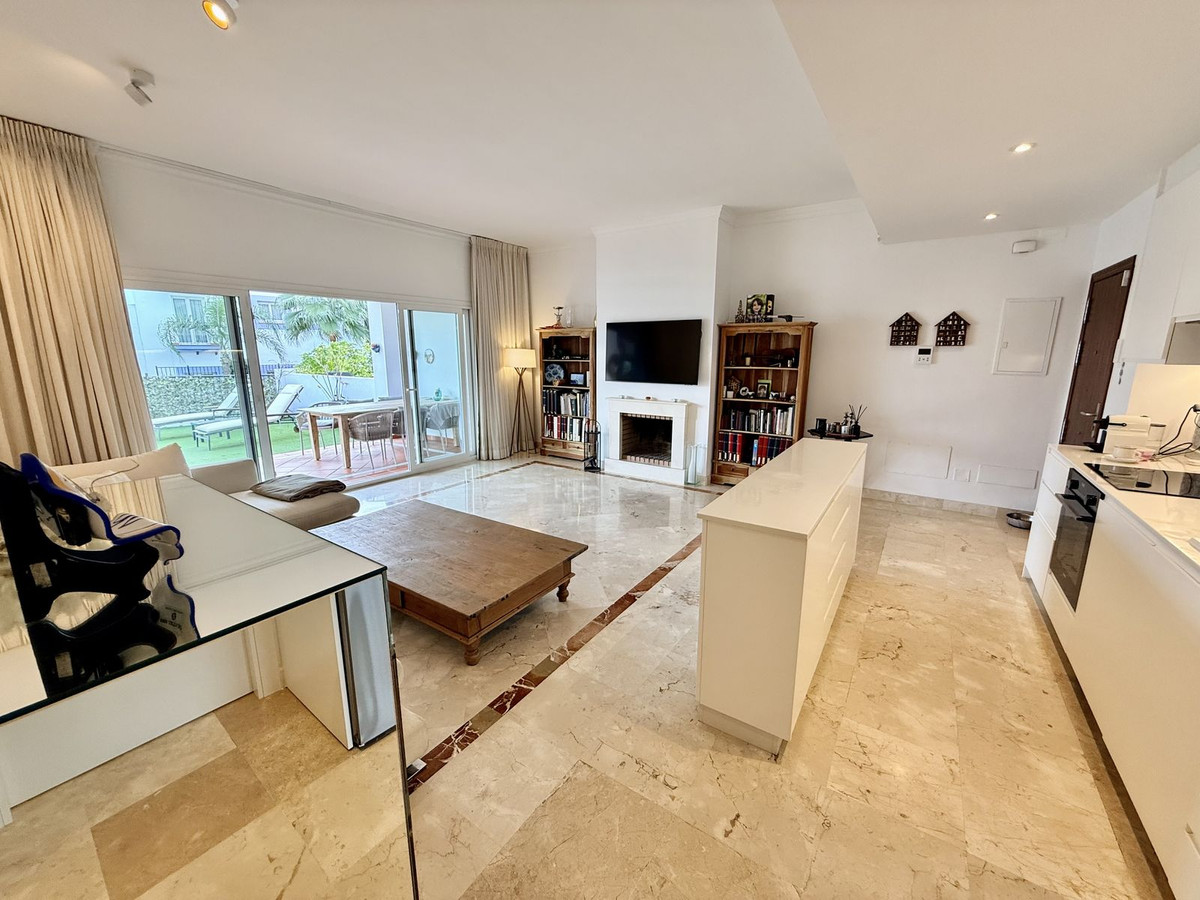 3 Bed Apartment for sale in Benahavís Costa Del Sol, Málaga, Spain