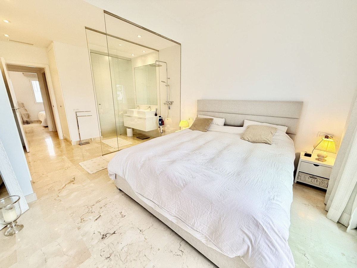 3 Bed Apartment for sale in Benahavís Costa Del Sol, Málaga, Spain