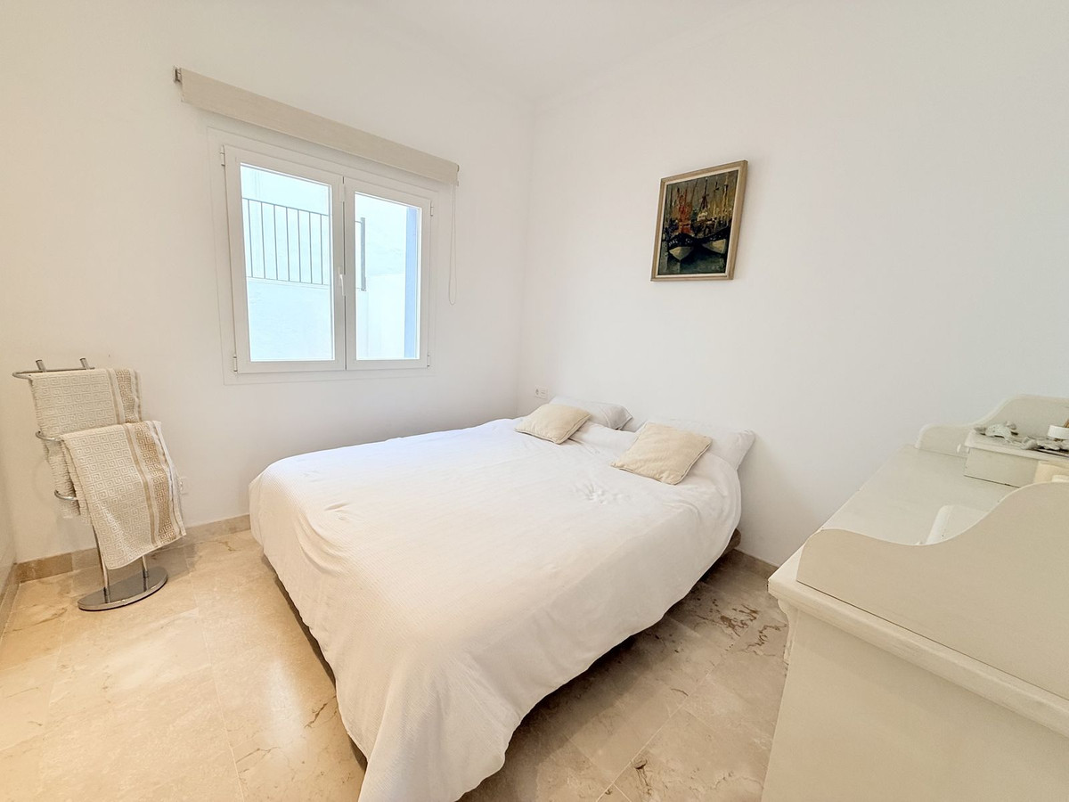 3 Bed Apartment for sale in Benahavís Costa Del Sol, Málaga, Spain