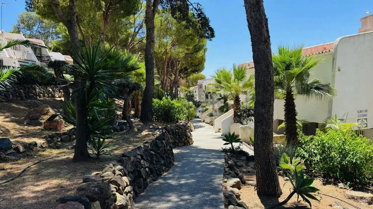 1 Bed Apartment for sale in Estepona Costa Del Sol, Málaga, Spain