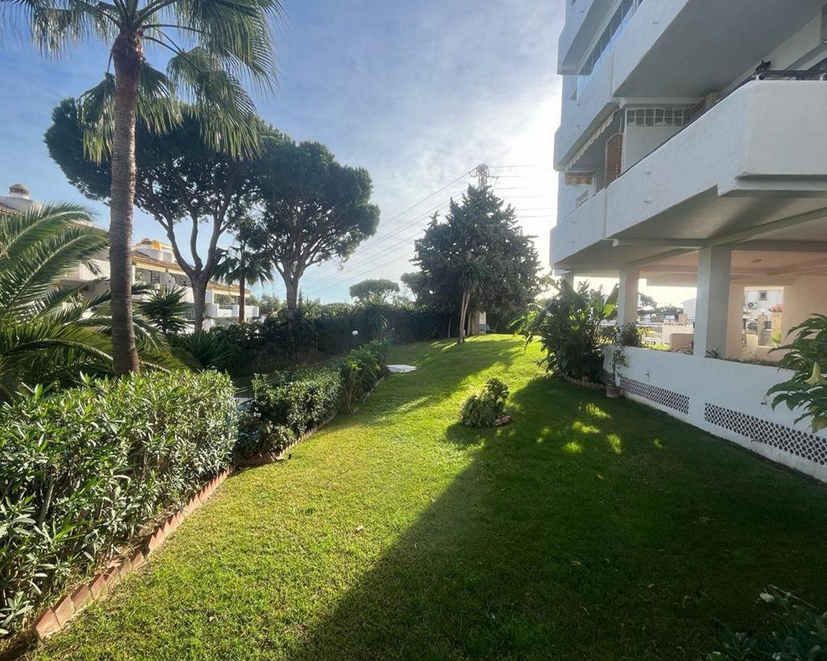 2 Bed Apartment for sale in Calahonda Costa Del Sol, Málaga, Spain
