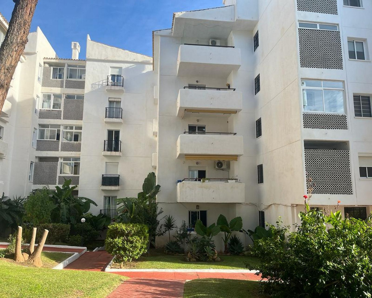 2 Bed Apartment for sale in Calahonda Costa Del Sol, Málaga, Spain