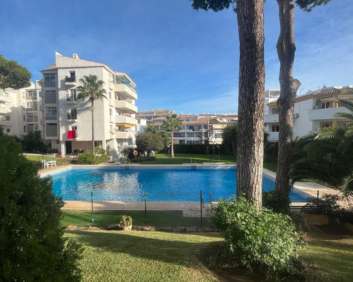 2 Bed Apartment for sale in Calahonda Costa Del Sol, Málaga, Spain