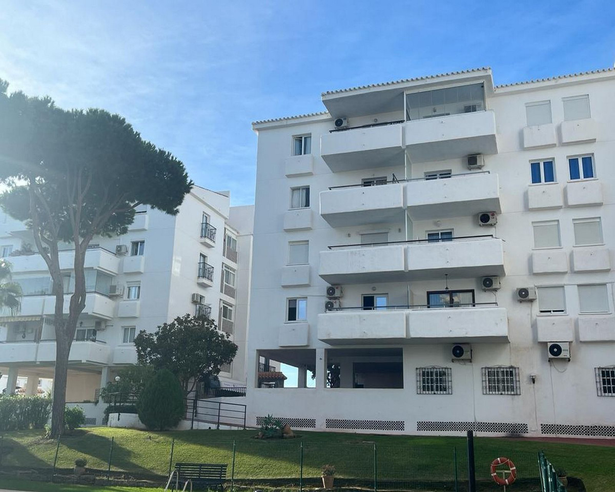 2 Bed Apartment for sale in Calahonda Costa Del Sol, Málaga, Spain