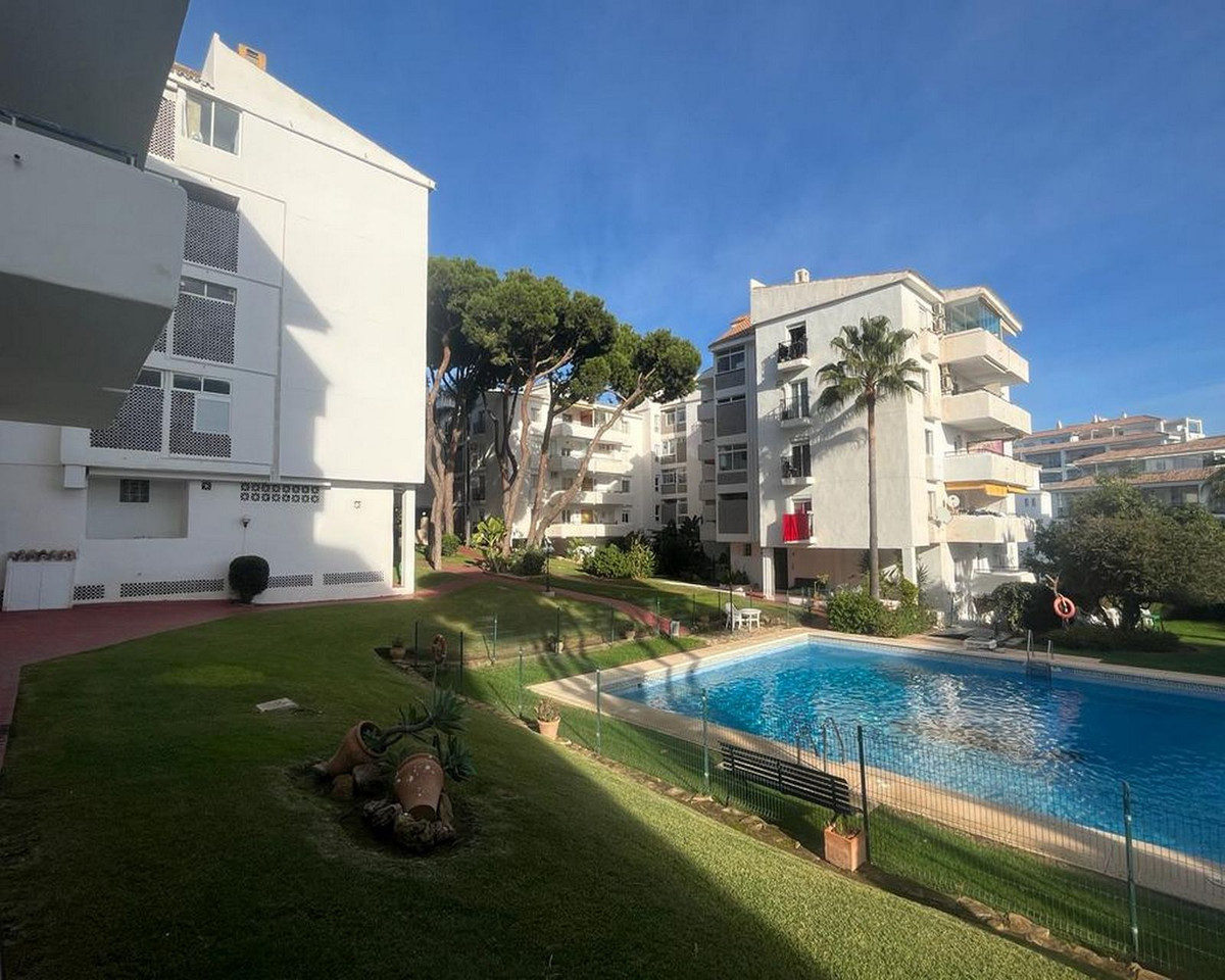 2 Bed Apartment for sale in Calahonda Costa Del Sol, Málaga, Spain