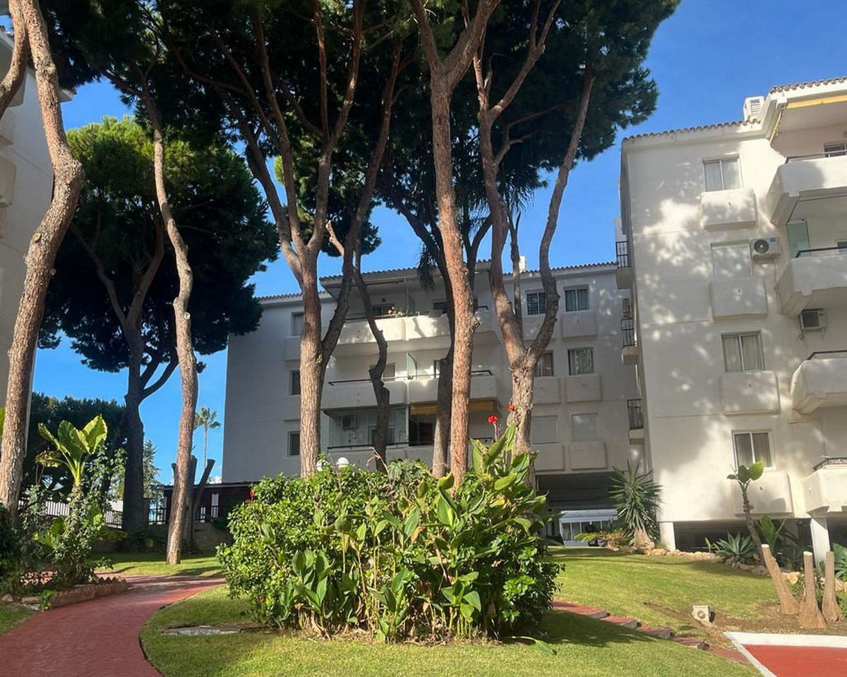 2 Bed Apartment for sale in Calahonda Costa Del Sol, Málaga, Spain