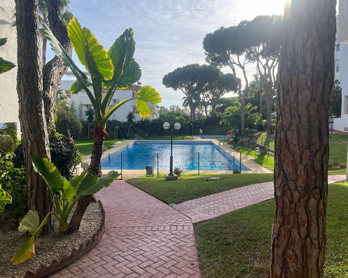 2 Bed Apartment for sale in Calahonda Costa Del Sol, Málaga, Spain