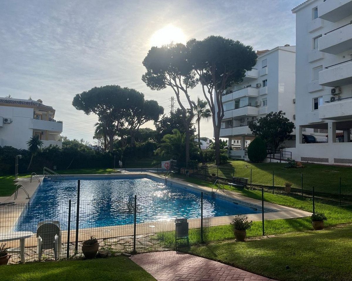 2 Bed Apartment for sale in Calahonda Costa Del Sol, Málaga, Spain