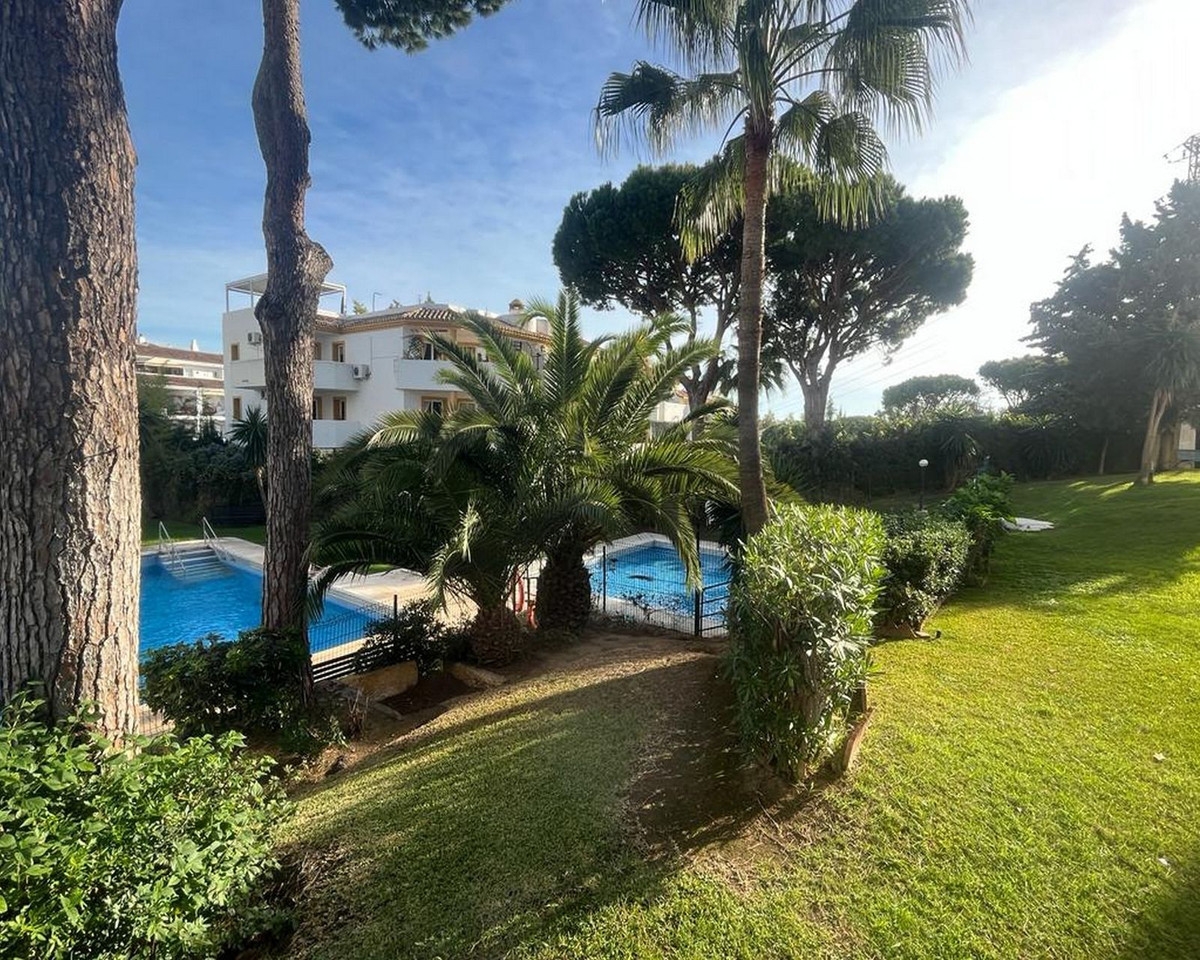 2 Bed Apartment for sale in Calahonda Costa Del Sol, Málaga, Spain