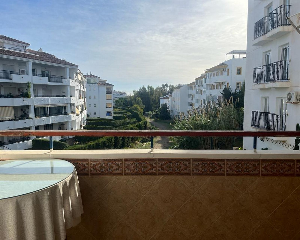 2 Bed Apartment for sale in Calahonda Costa Del Sol, Málaga, Spain
