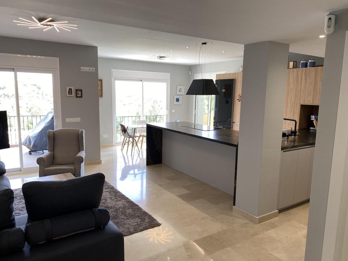 3 Bed Apartment for sale in Benahavís Costa Del Sol, Málaga, Spain