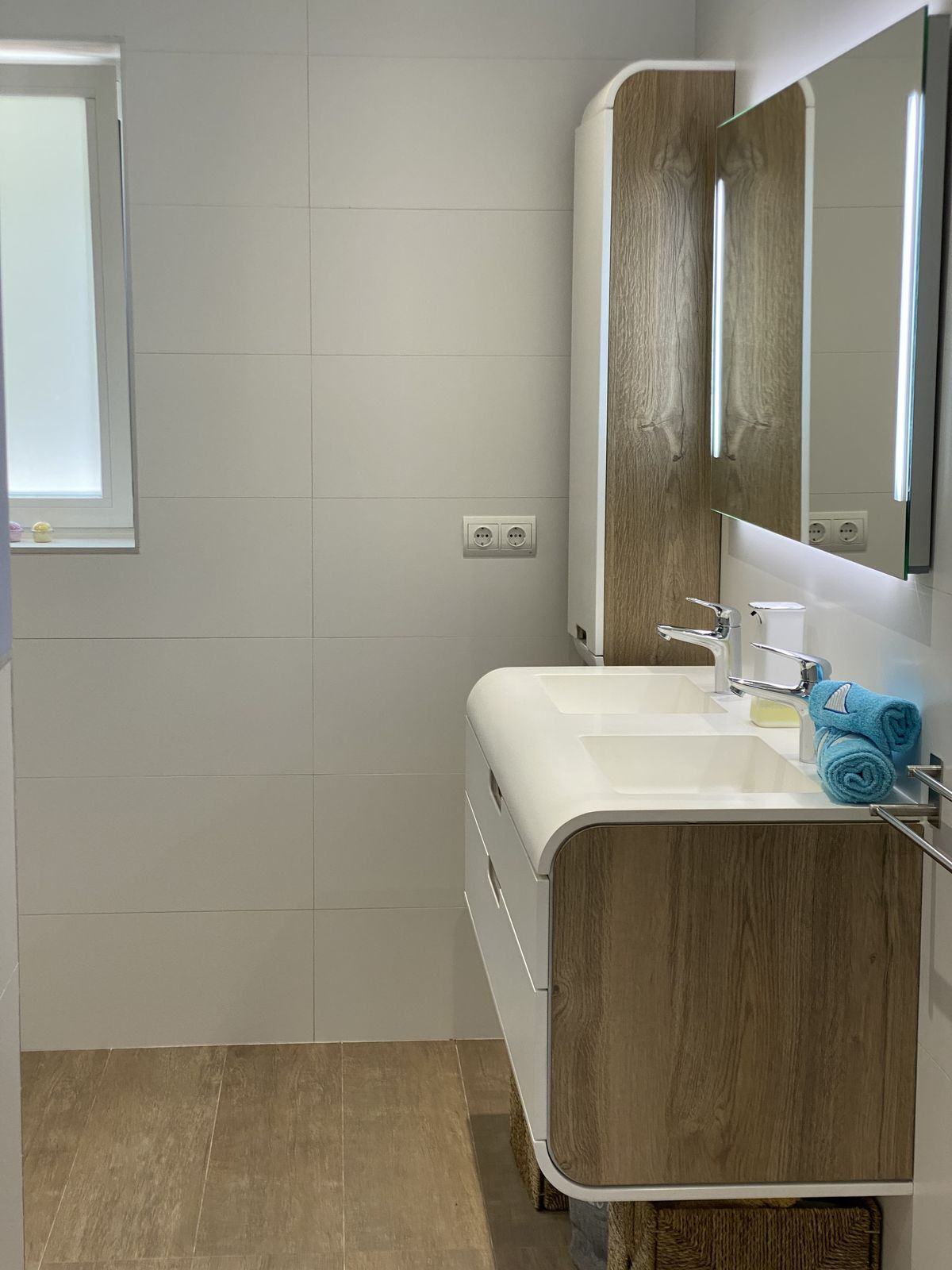 3 Bed Apartment for sale in Benahavís Costa Del Sol, Málaga, Spain