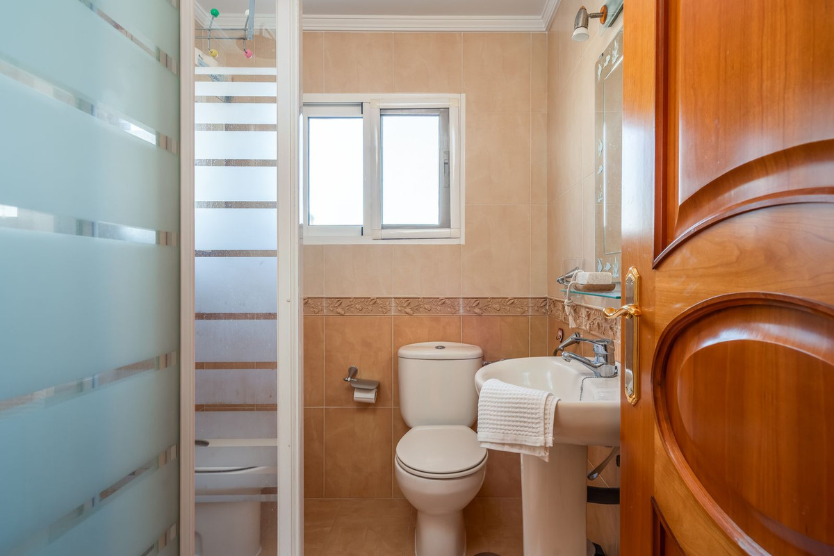 Se vende Apartamento en Planta Última de 2 dormitorios en Costa Del Sol, Málaga, España